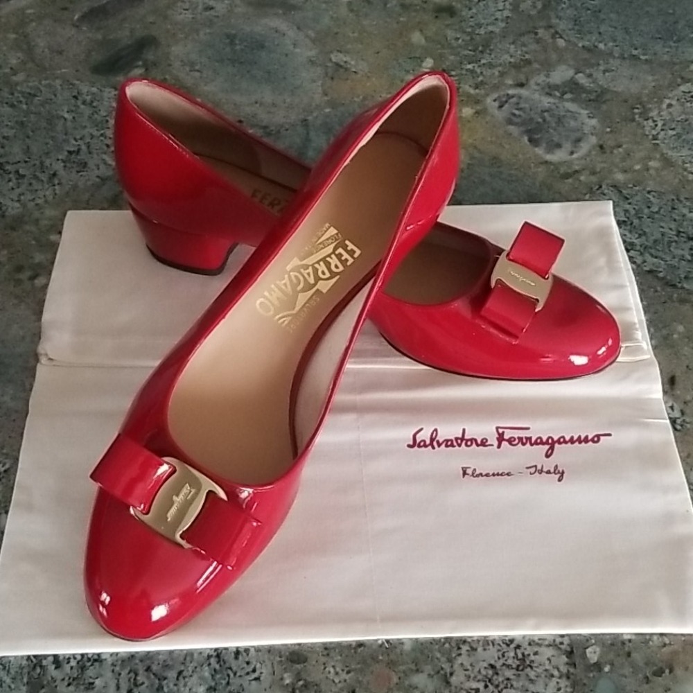 Stunning Red Classic Ferragamo Vara 1 Pump